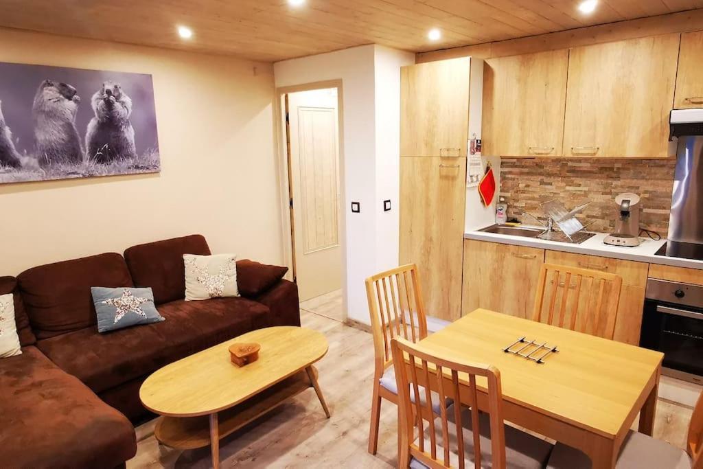 Le Picoulet : Appartement Tout Confort Coeur De Village Ла-Фу Экстерьер фото